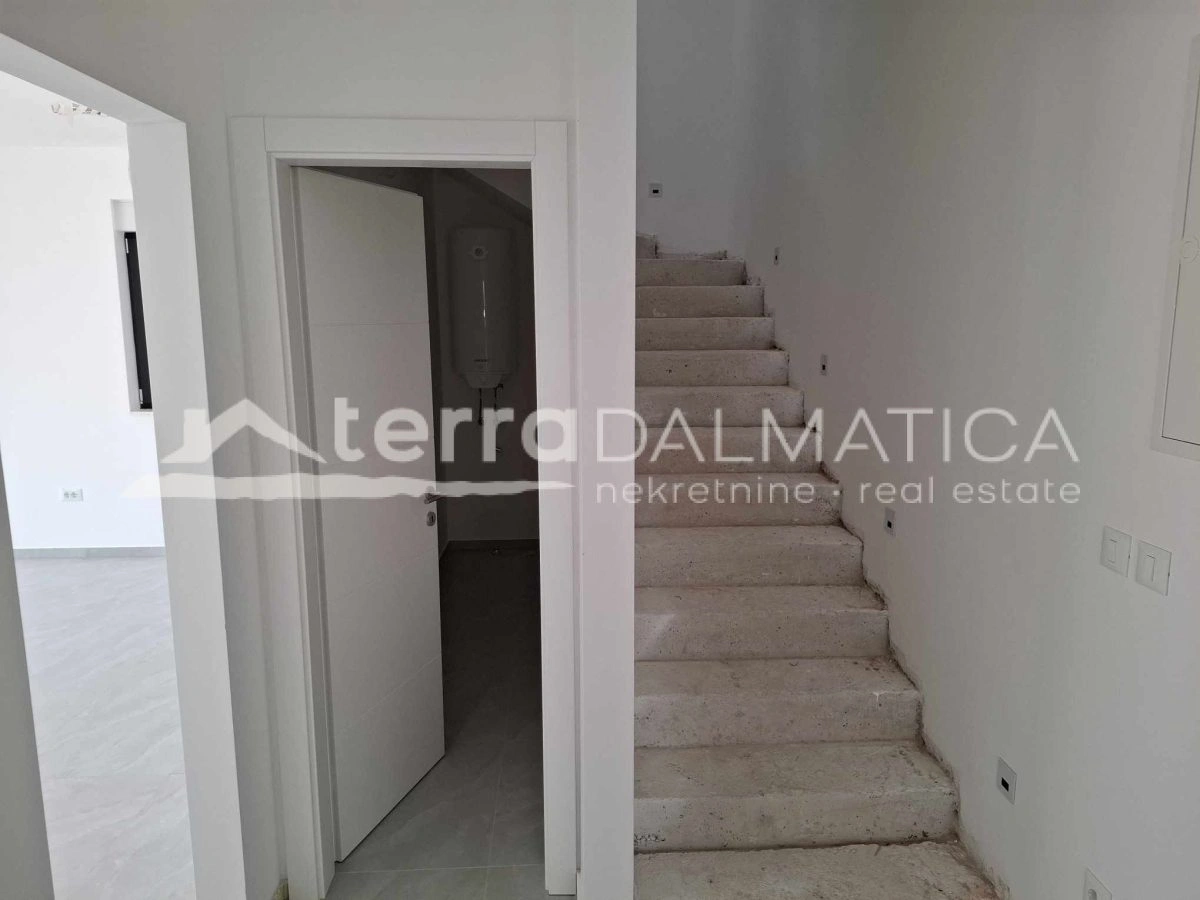 Elegante Maisonette-Wohnung in Vodice - Neubau, 98 m², 3 Balkone, Parkplatz