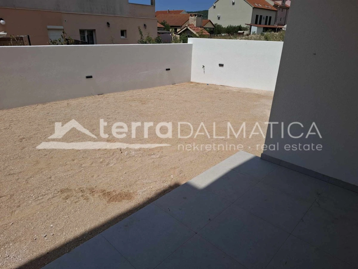 Elegante Maisonette-Wohnung in Vodice - Neubau, 98 m², 3 Balkone, Parkplatz