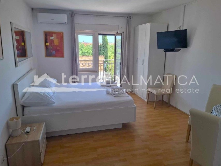 Studio-Apartment mit Loggia und Meerblick – Vodice