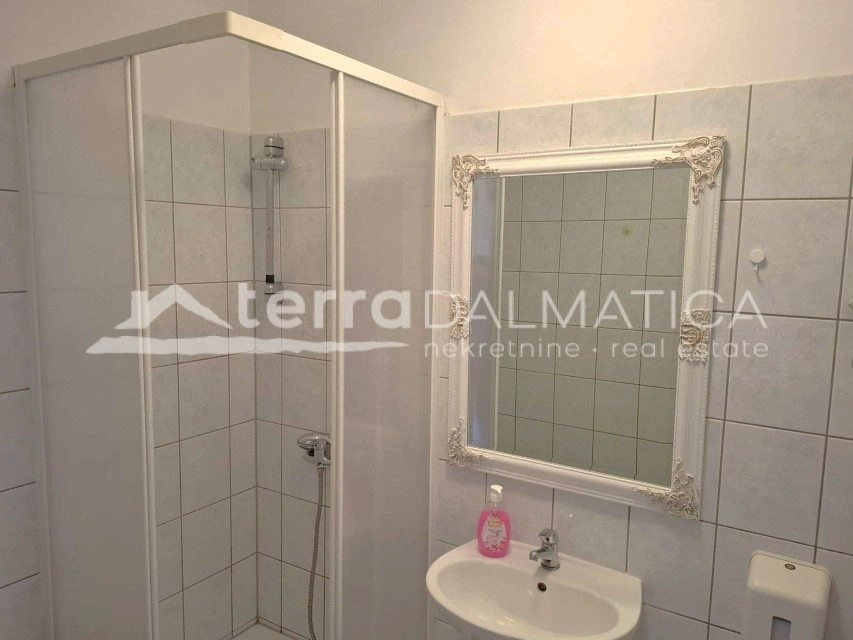 Studio-Apartment mit Loggia und Meerblick – Vodice