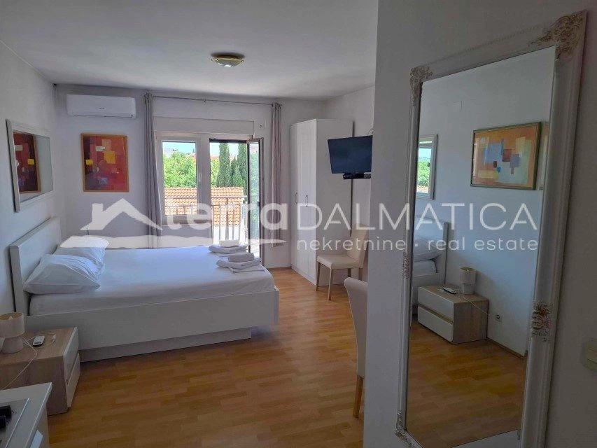 Studio-Apartment mit Loggia und Meerblick – Vodice