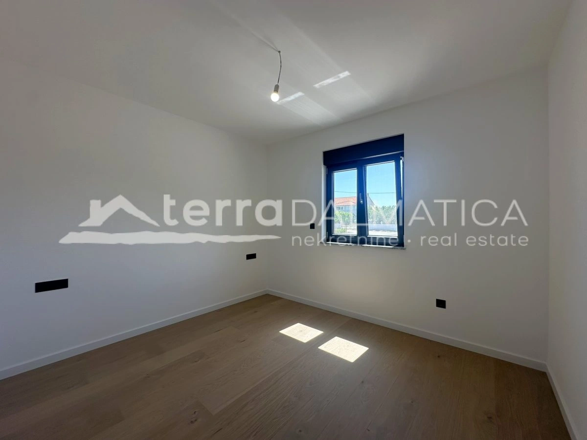 Traumwohnung in Biograd – Erdgeschoss, privater Garten 121 m², 2 Parkplätze!