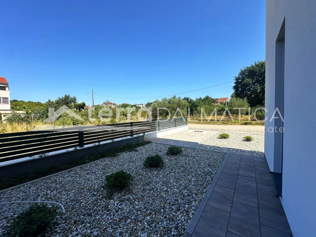 Traumwohnung in Biograd – Erdgeschoss, privater Garten 121 m², 2 Parkplätze!