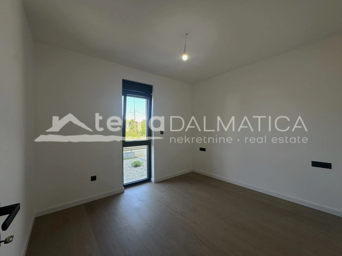 Traumwohnung in Biograd – Erdgeschoss, privater Garten 121 m², 2 Parkplätze!