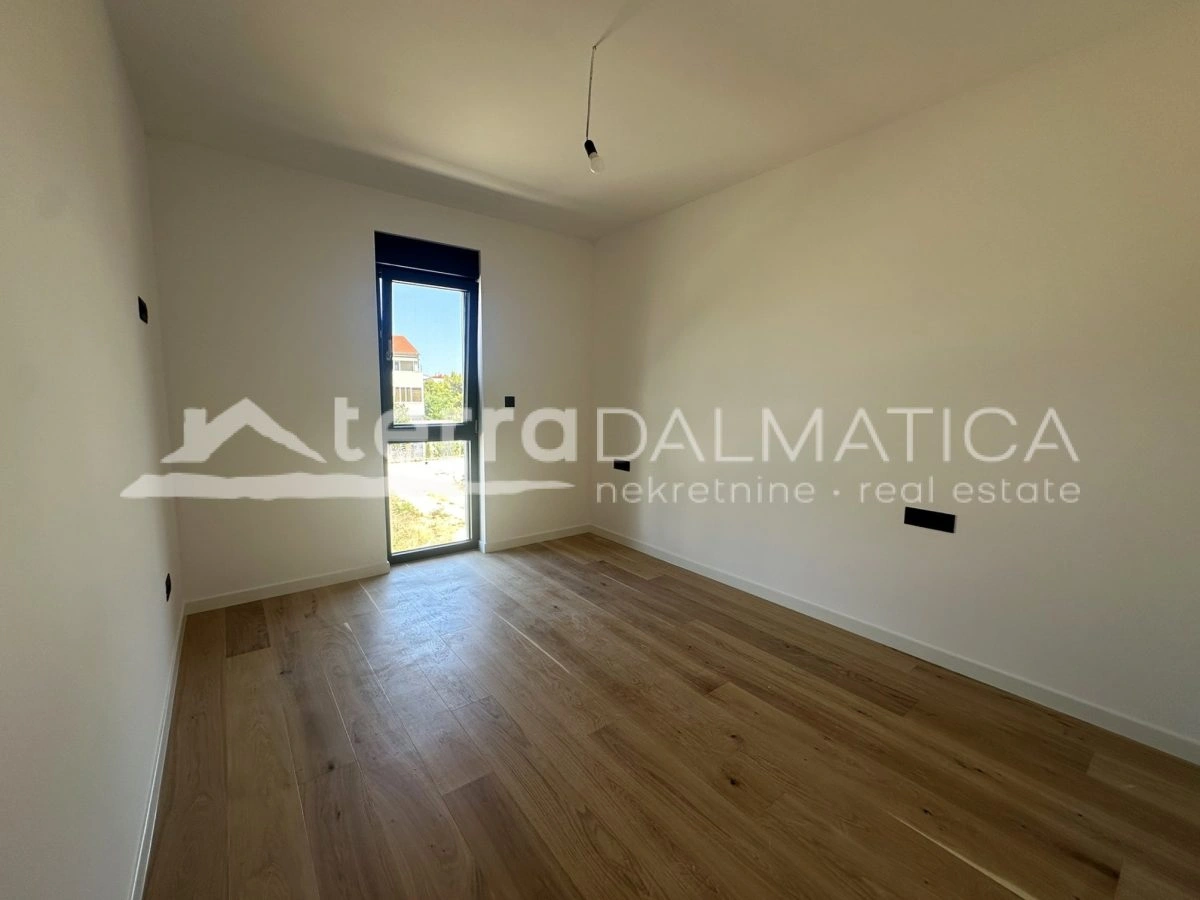 Top-Wohnung in Biograd – drei Schlafzimmer, Loggia, 2 Parkplätze, Top-Ausstattung!