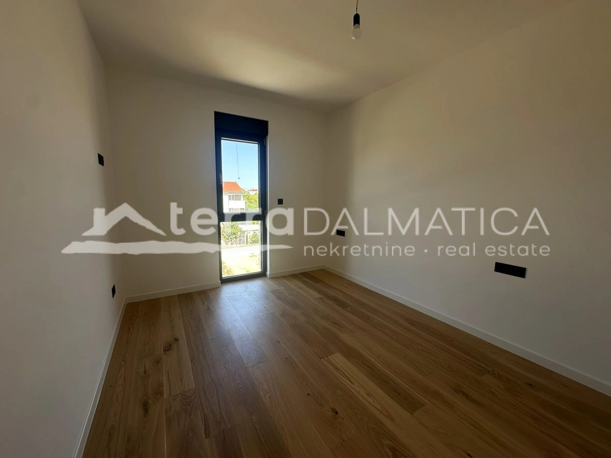 Biograd – Penthouse von 177 m² mit 3 Schlafzimmern, Dachterrasse und Blick in die Natur