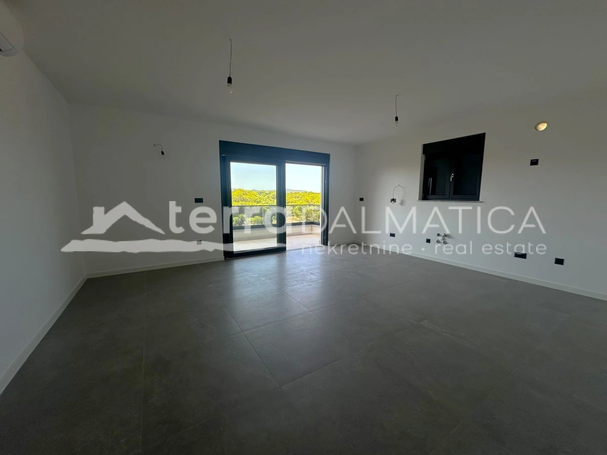 Biograd – Penthouse von 177 m² mit 3 Schlafzimmern, Dachterrasse und Blick in die Natur