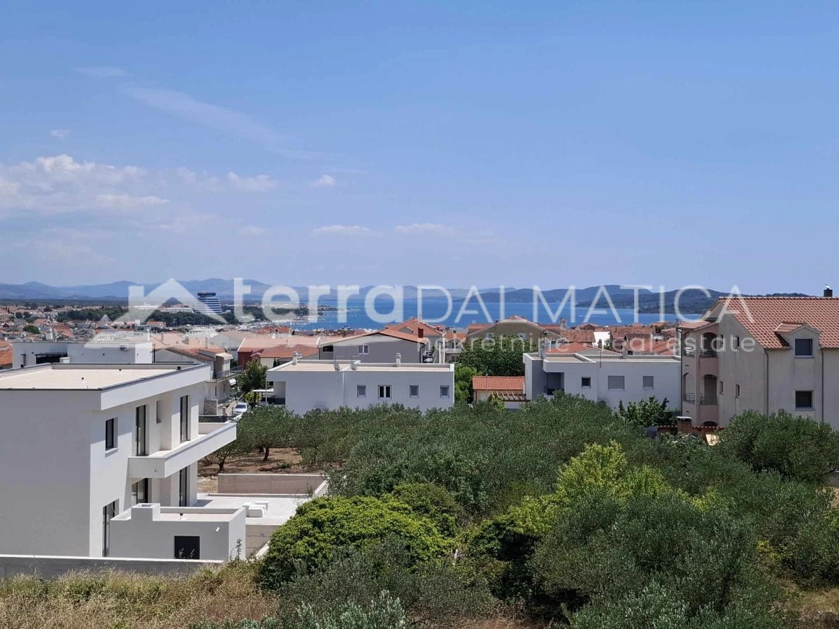 Vodice – moderne Wohnung 58 m² mit Terrasse und Garten im Erdgeschoss