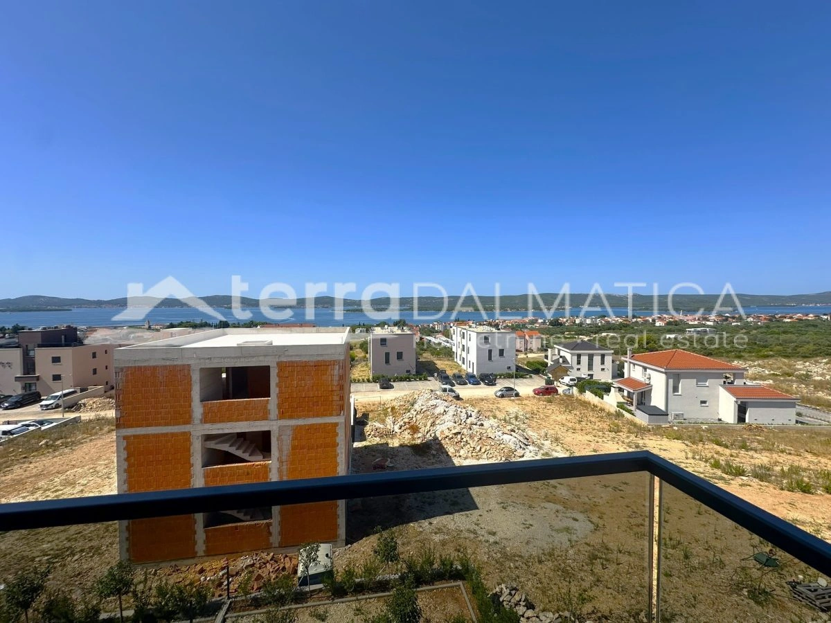 Top-Wohnung mit Aufzug von der Garage und Dachterrasse – spektakulärer Blick auf das Meer und die Natur!