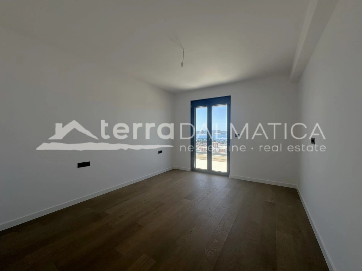 Top-Wohnung mit Aufzug von der Garage und Dachterrasse – spektakulärer Blick auf das Meer und die Natur!