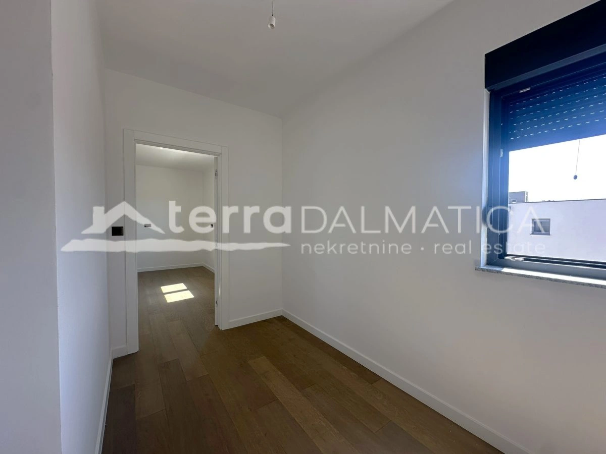 Top-Wohnung mit Aufzug von der Garage und Dachterrasse – spektakulärer Blick auf das Meer und die Natur!