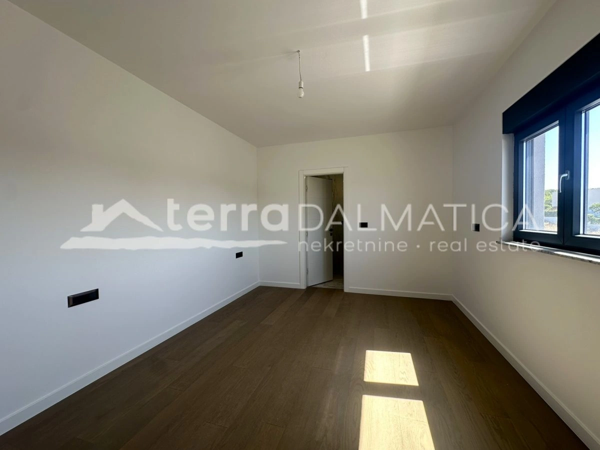 Top-Wohnung mit Aufzug von der Garage und Dachterrasse – spektakulärer Blick auf das Meer und die Natur!