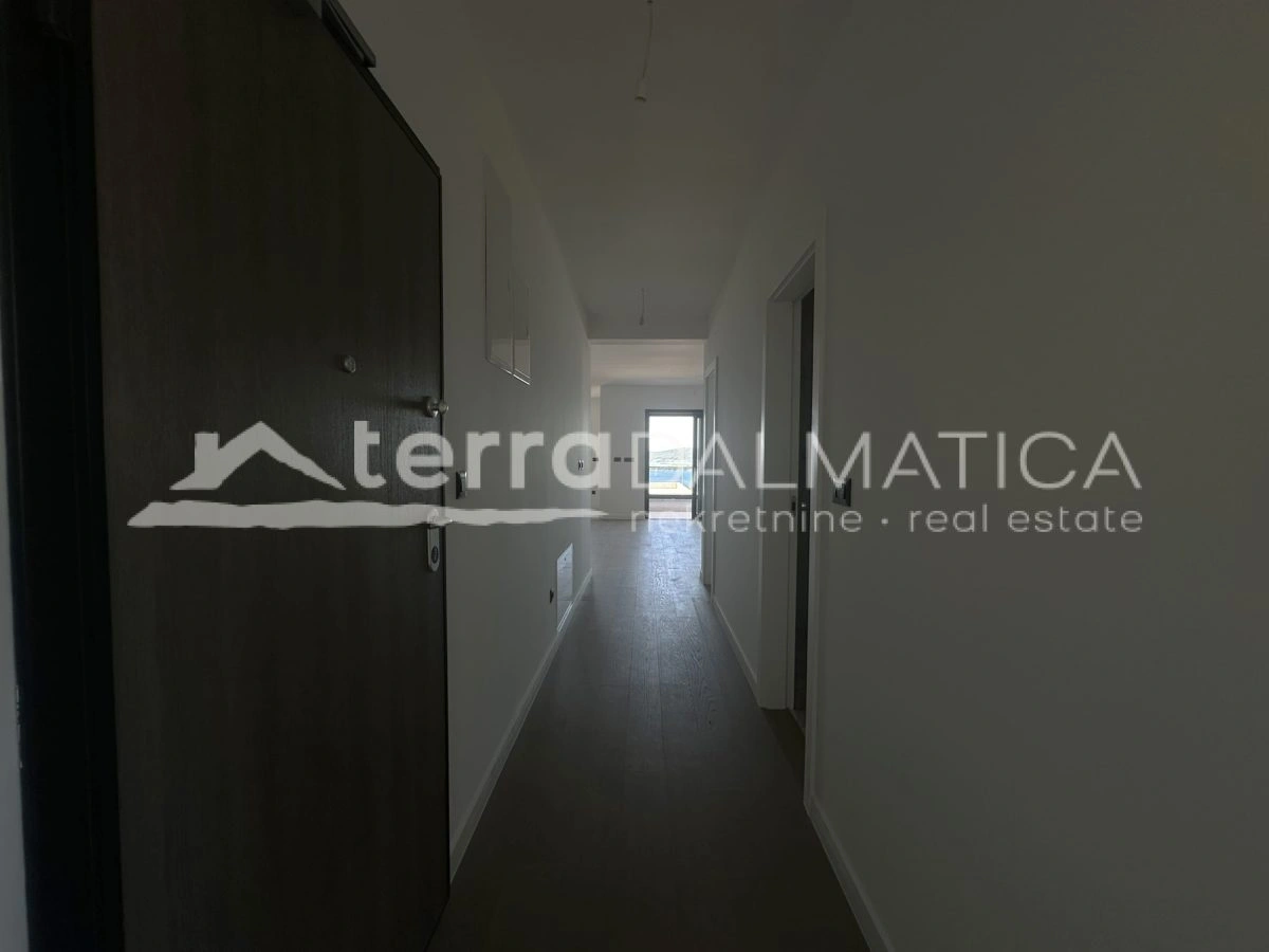 Top-Wohnung mit Aufzug von der Garage und Dachterrasse – spektakulärer Blick auf das Meer und die Natur!