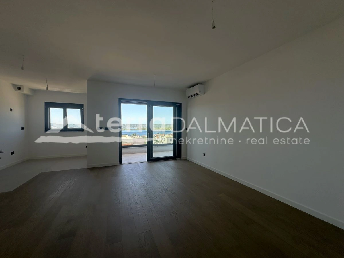 Top-Wohnung mit Aufzug von der Garage und Dachterrasse – spektakulärer Blick auf das Meer und die Natur!