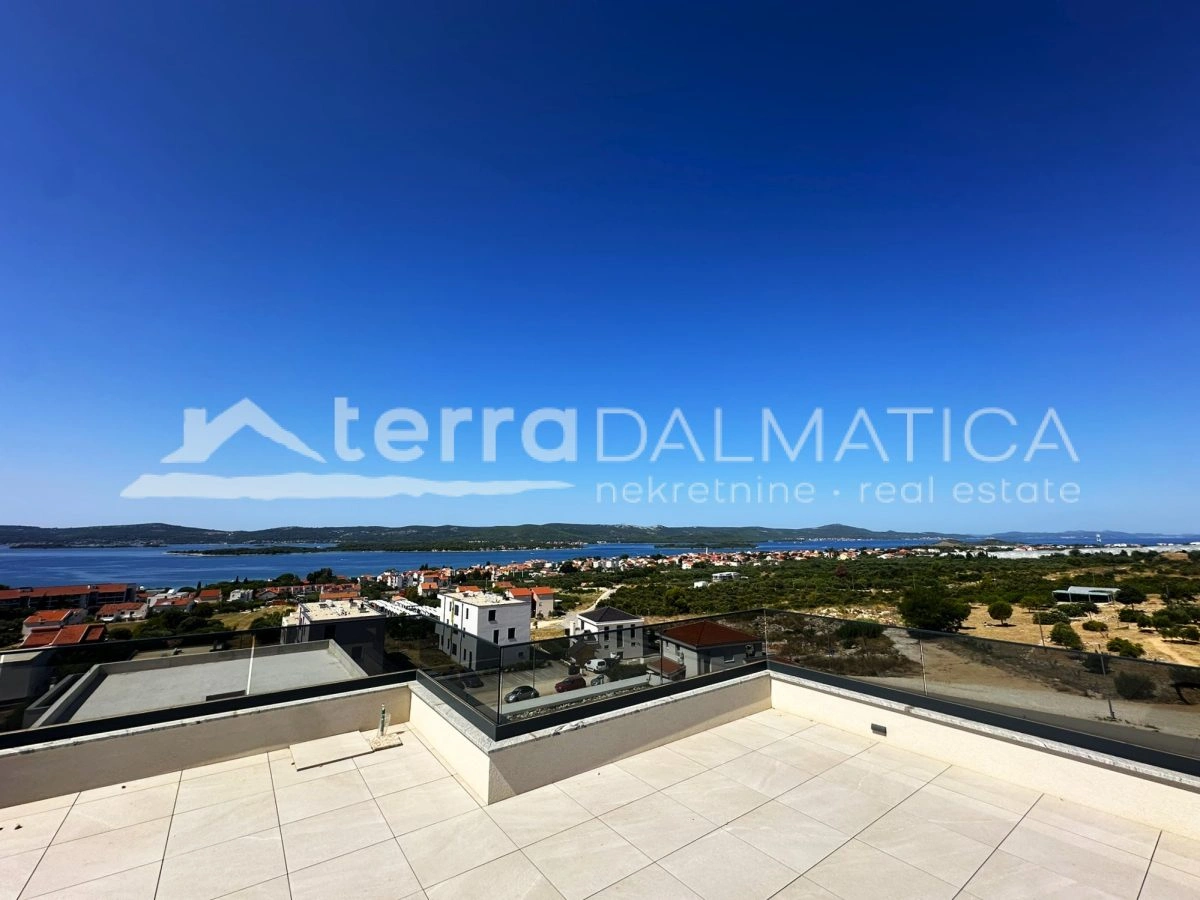 Top-Wohnung mit Aufzug von der Garage und Dachterrasse – spektakulärer Blick auf das Meer und die Natur!