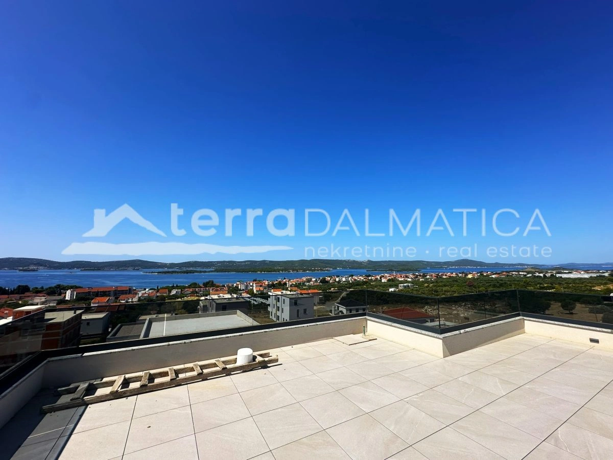 Top-Wohnung mit Aufzug von der Garage und Dachterrasse – spektakulärer Blick auf das Meer und die Natur!