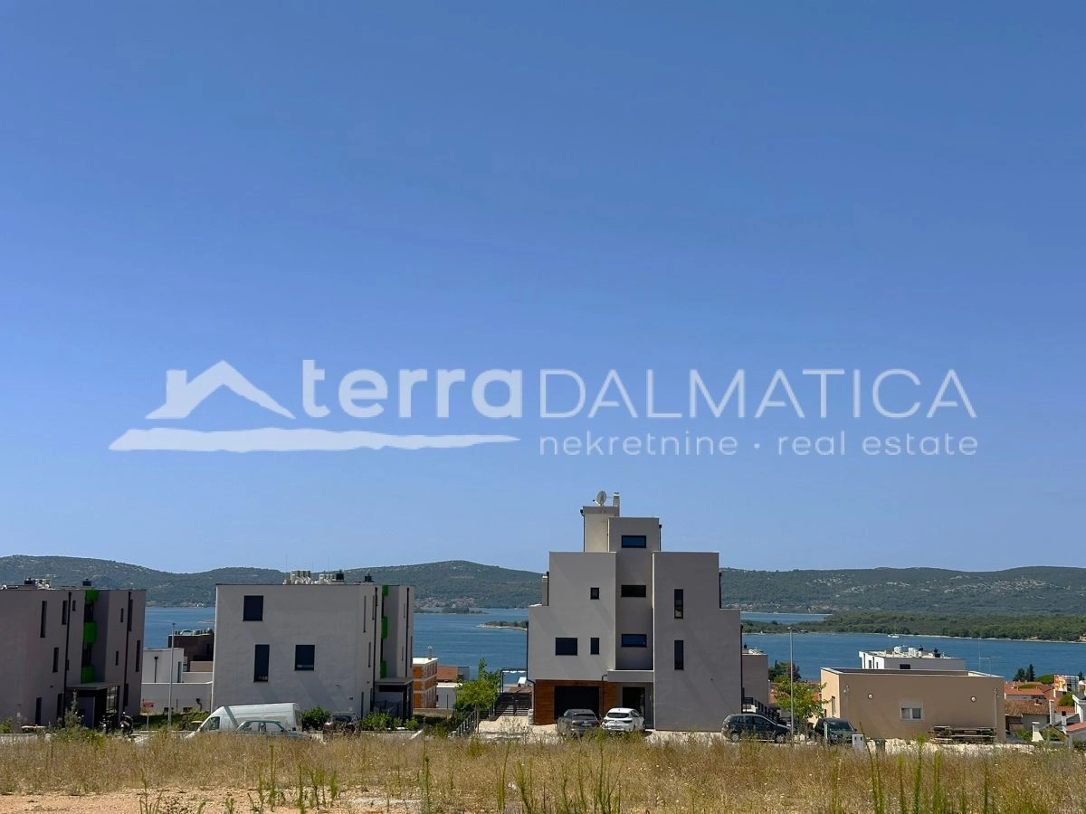 Top-Wohnung mit Aufzug von der Garage und Dachterrasse – spektakulärer Blick auf das Meer und die Natur!