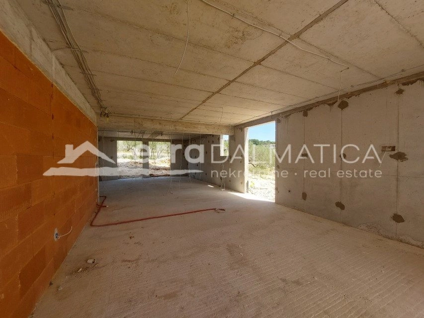 Primošten, neue Zwei-Zimmer-Wohnung mit Pool und Meerblick