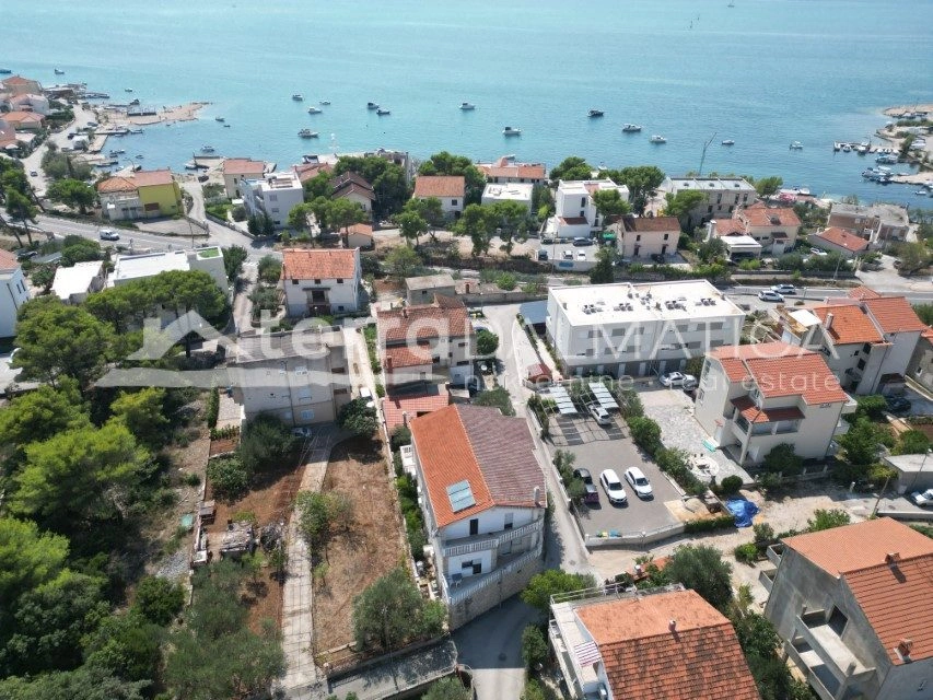 Kuća s bazenom – 380 m², 150 m od mora, pogled na more