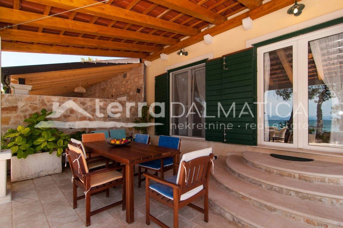 Autentyczna kamienna willa na wyspie Brač – spokój, prywatność i śródziemnomorski urok, pierwszy rząd do morza