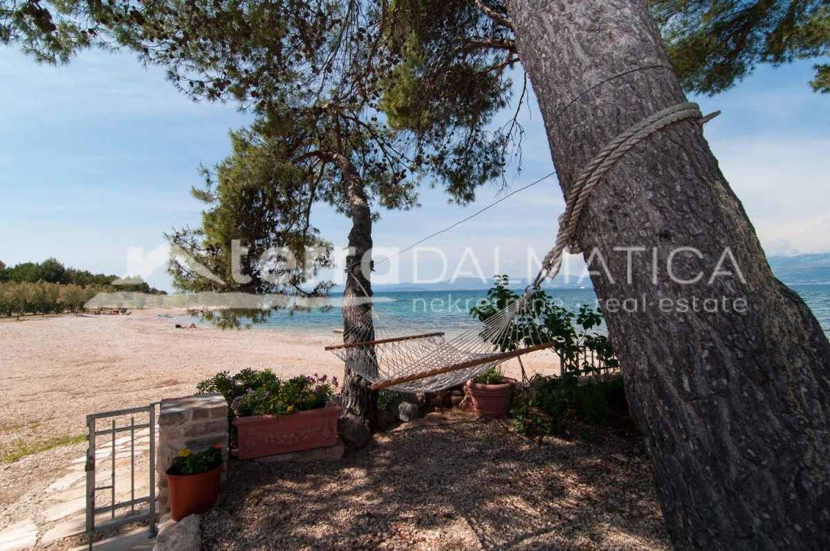 Autentyczna kamienna willa na wyspie Brač – spokój, prywatność i śródziemnomorski urok, pierwszy rząd do morza