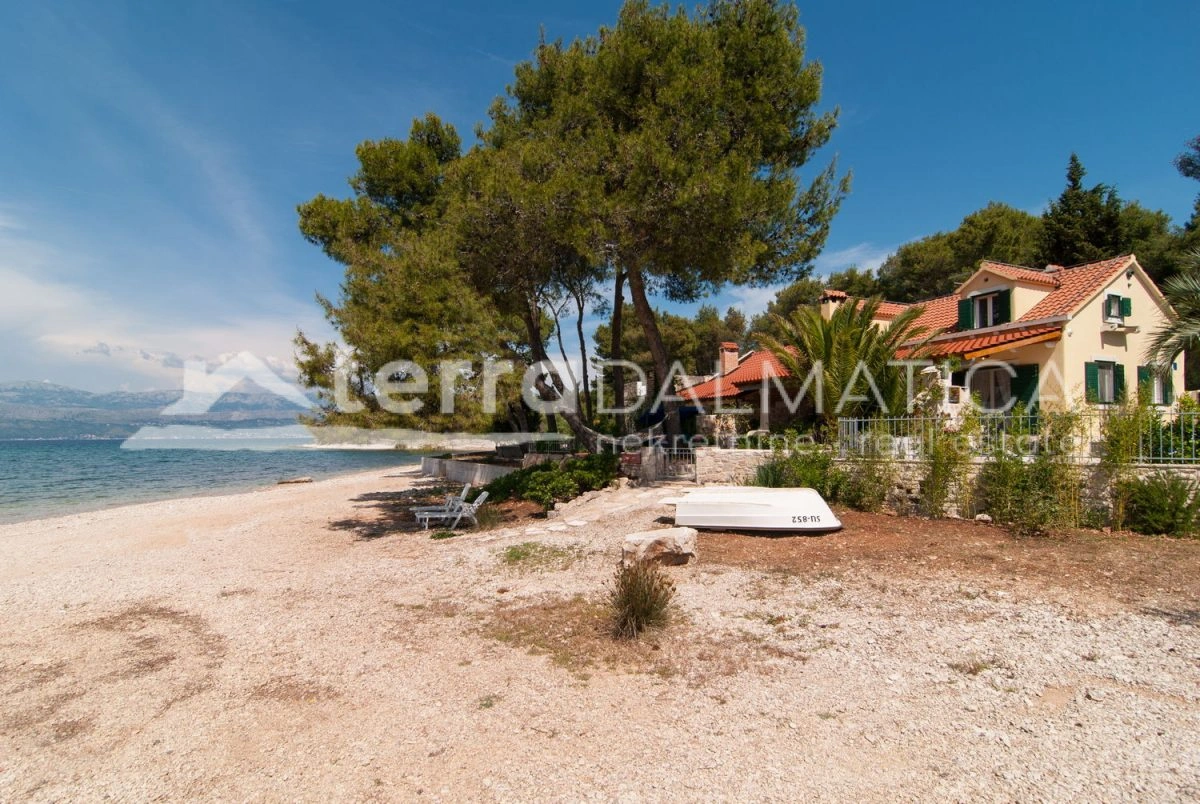 Autentyczna kamienna willa na wyspie Brač – spokój, prywatność i śródziemnomorski urok, pierwszy rząd do morza