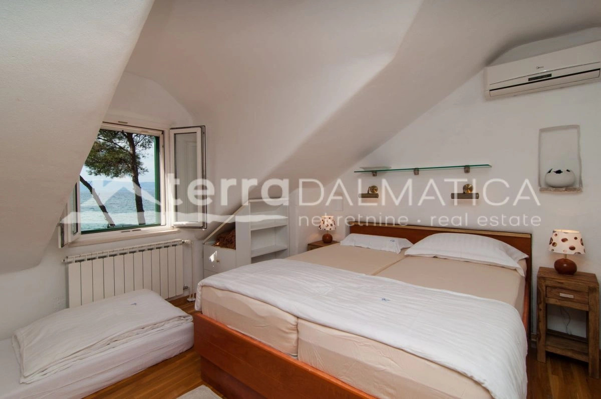 Autentyczna kamienna willa na wyspie Brač – spokój, prywatność i śródziemnomorski urok, pierwszy rząd do morza