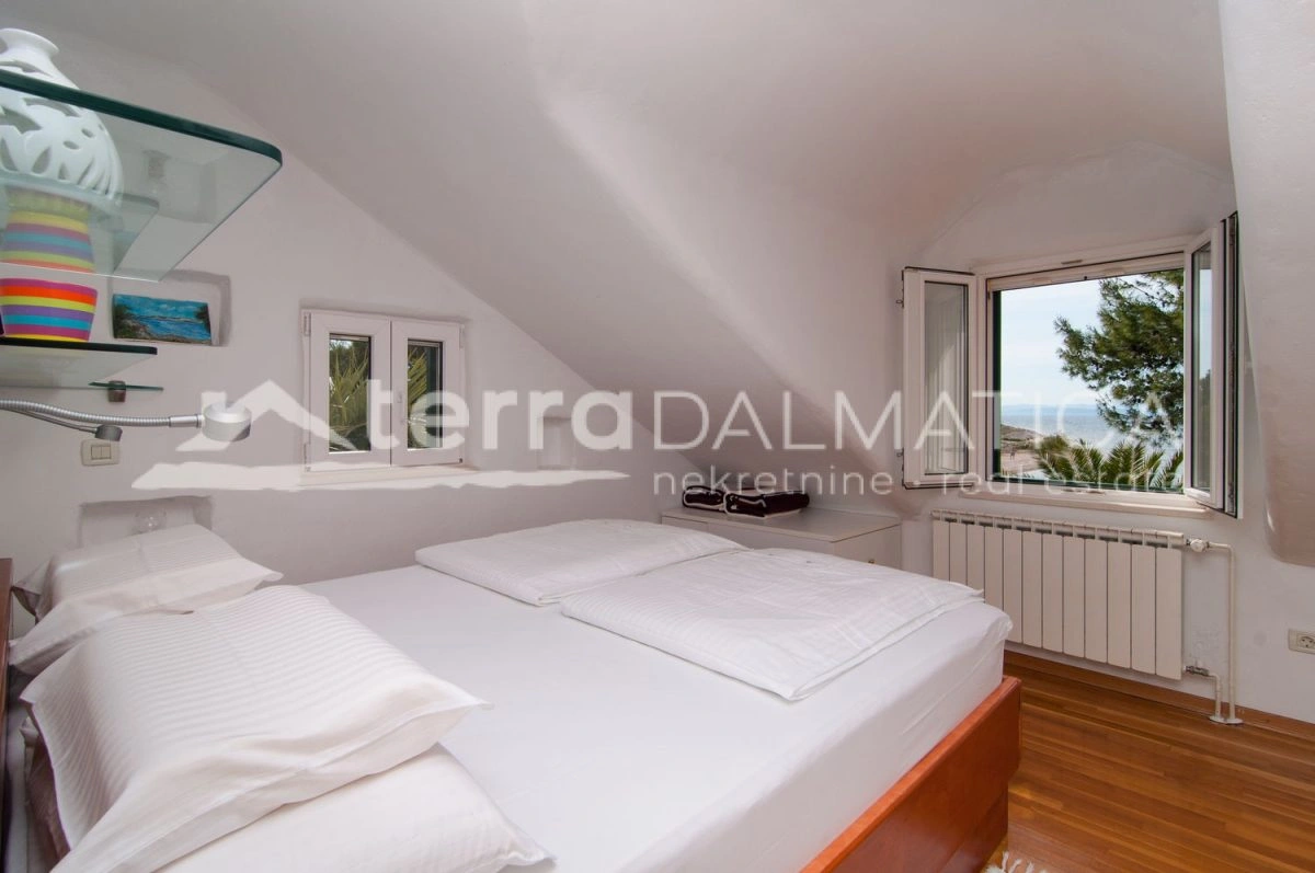 Autentyczna kamienna willa na wyspie Brač – spokój, prywatność i śródziemnomorski urok, pierwszy rząd do morza