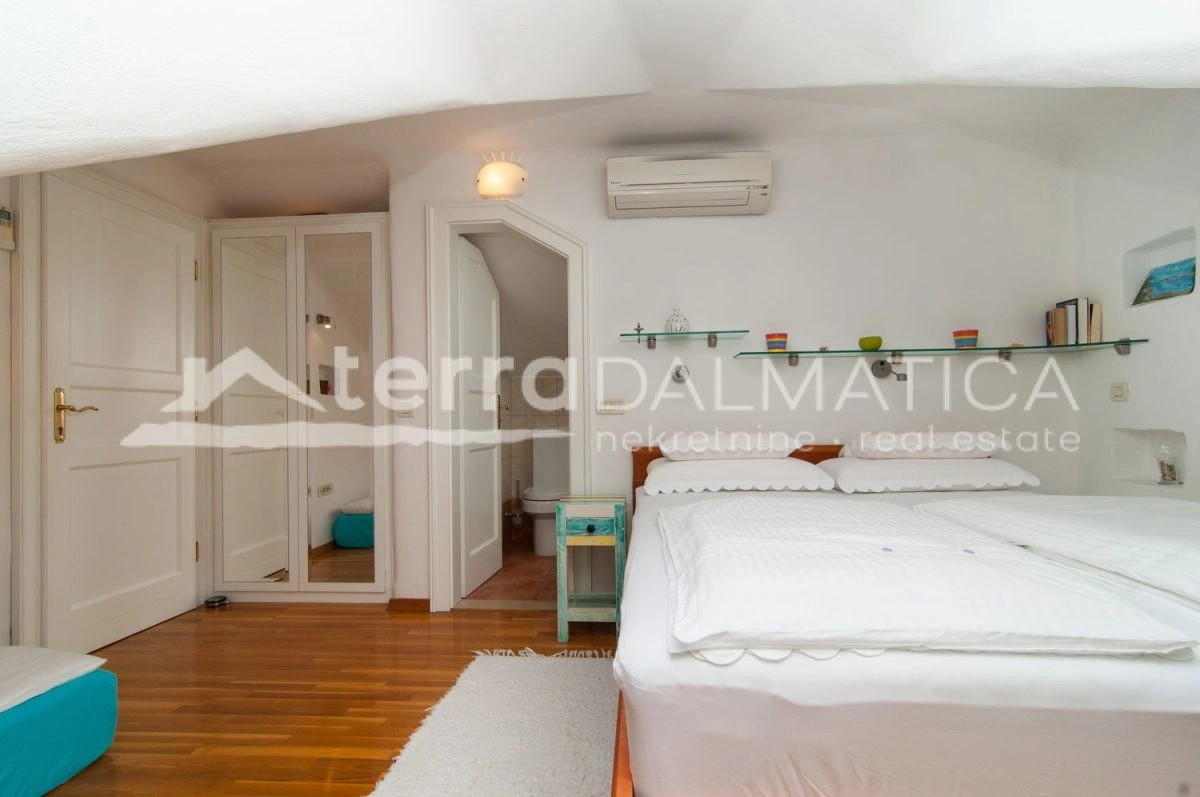 Autentyczna kamienna willa na wyspie Brač – spokój, prywatność i śródziemnomorski urok, pierwszy rząd do morza