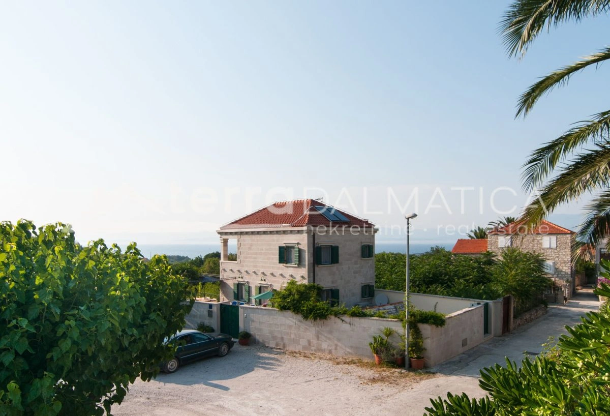 Eine exklusive mediterrane Oase auf Brač – eine luxuriöse Villa mit beheiztem Pool, Sauna und nur 900 Meter vom himmlischen Strand entfernt!