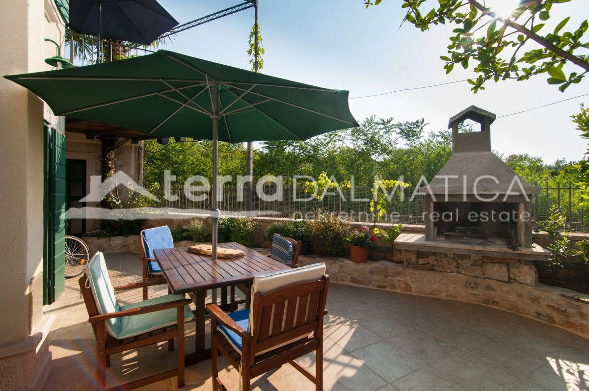 Eine exklusive mediterrane Oase auf Brač – eine luxuriöse Villa mit beheiztem Pool, Sauna und nur 900 Meter vom himmlischen Strand entfernt!