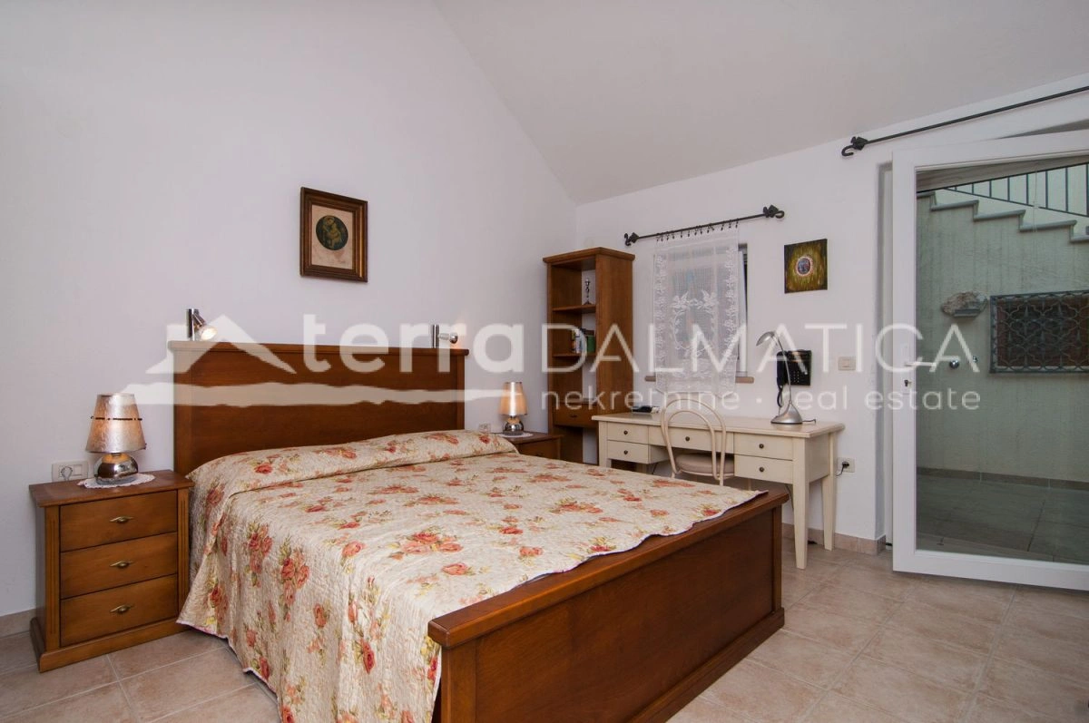 Eine exklusive mediterrane Oase auf Brač – eine luxuriöse Villa mit beheiztem Pool, Sauna und nur 900 Meter vom himmlischen Strand entfernt!