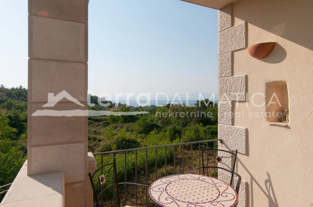 Eine exklusive mediterrane Oase auf Brač – eine luxuriöse Villa mit beheiztem Pool, Sauna und nur 900 Meter vom himmlischen Strand entfernt!