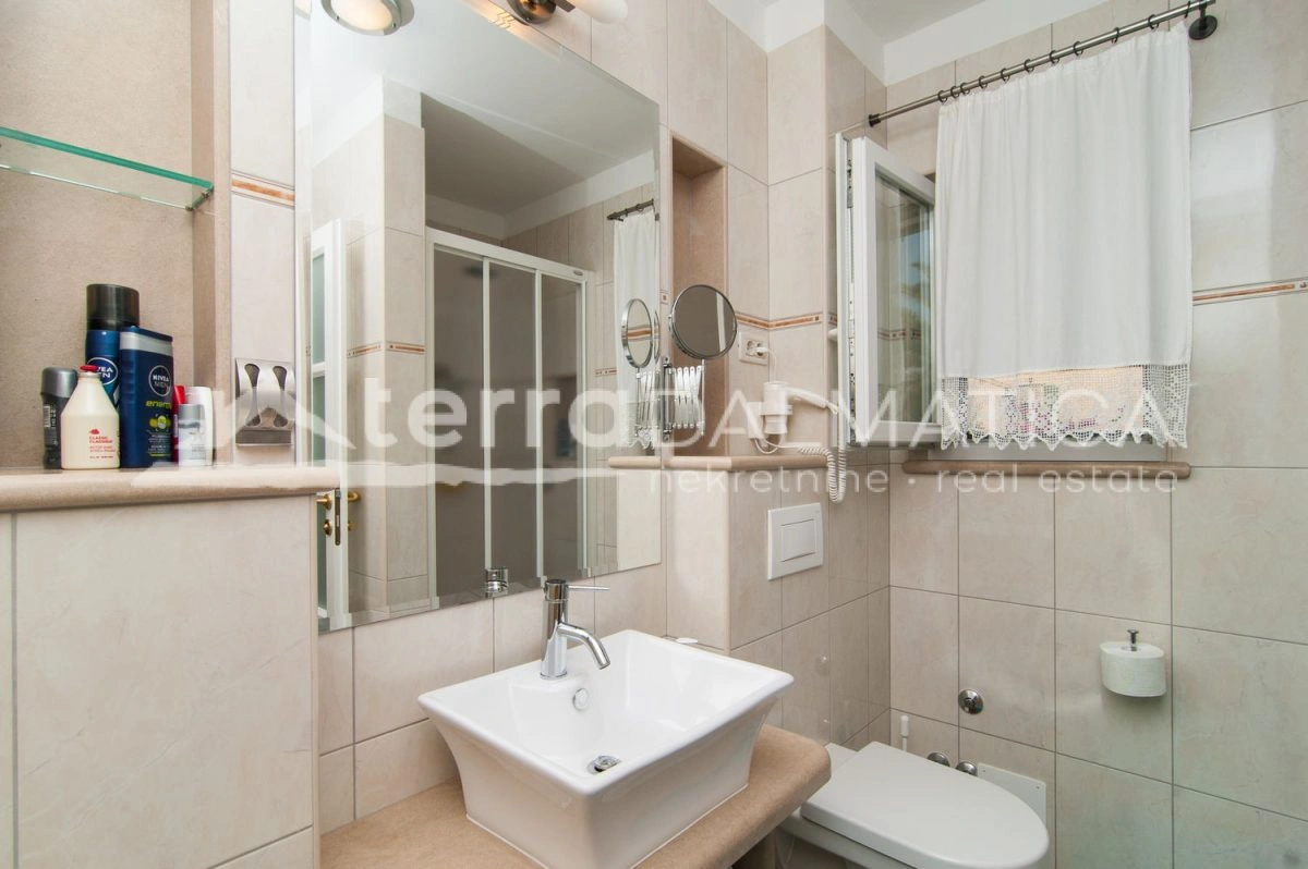 Eine exklusive mediterrane Oase auf Brač – eine luxuriöse Villa mit beheiztem Pool, Sauna und nur 900 Meter vom himmlischen Strand entfernt!