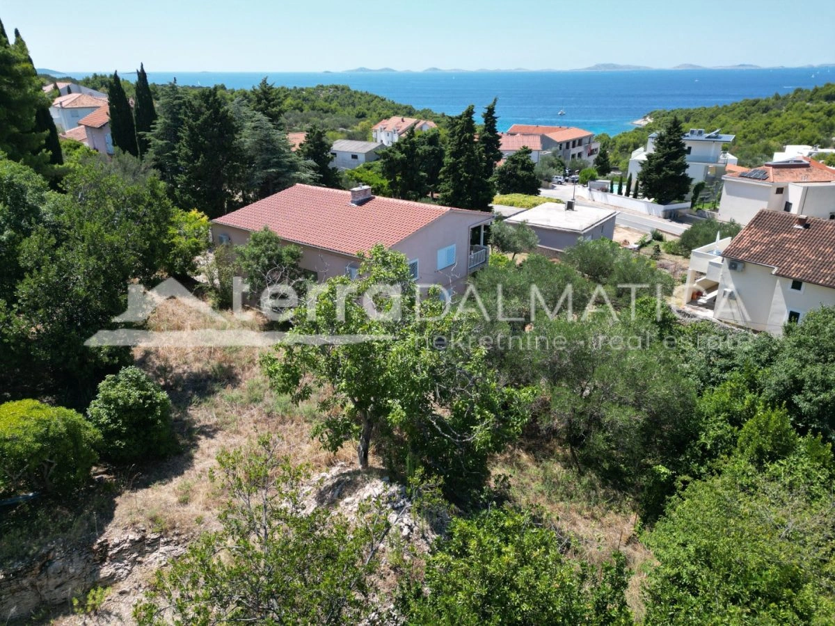 Građevinsko zemljište na Murteru – 750 m², pogled na Kornate