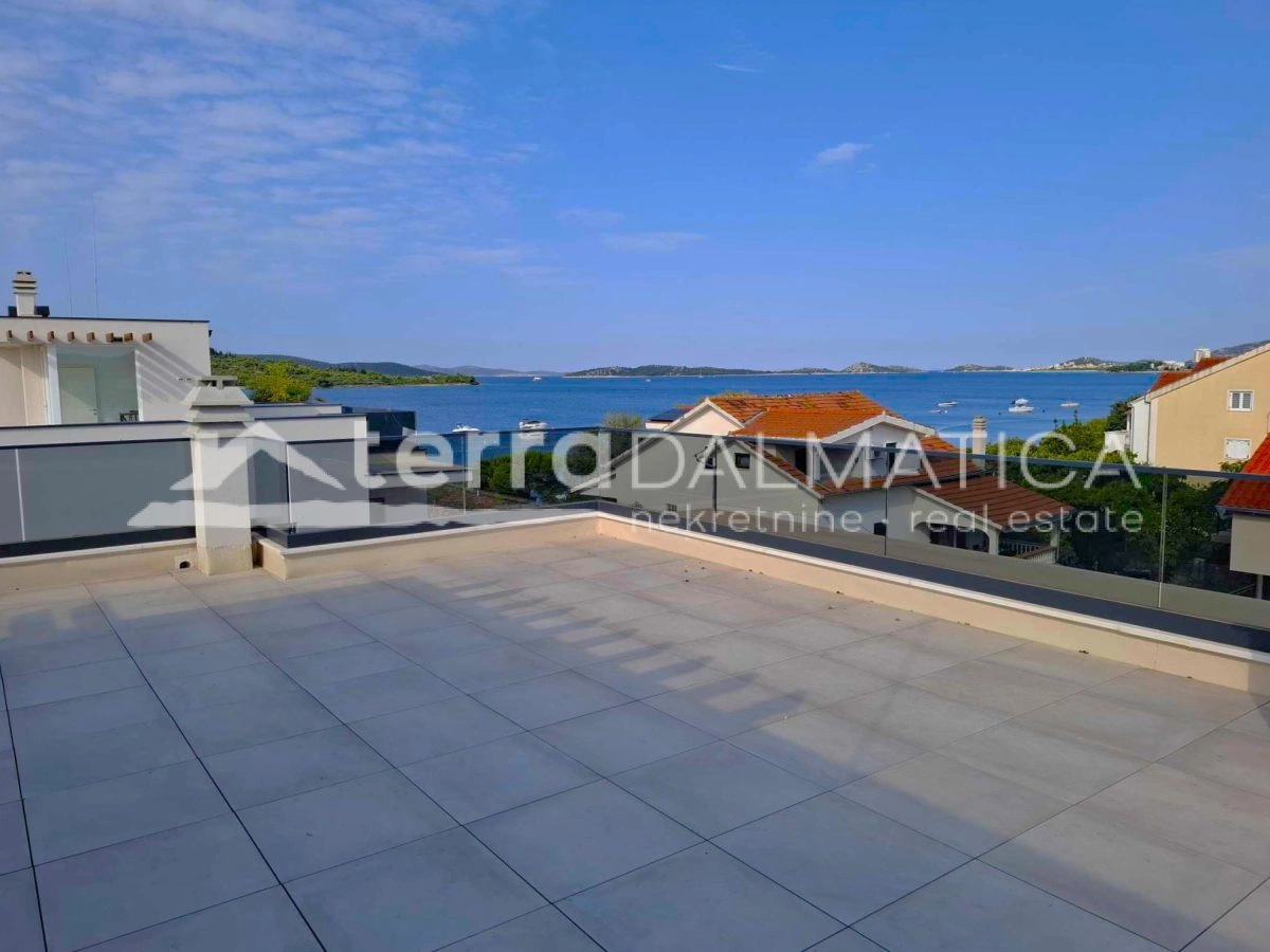 Neue Wohnung mit Top-Ausstattung und Meerblick - Srima, zweiter Stock + Dachterrasse