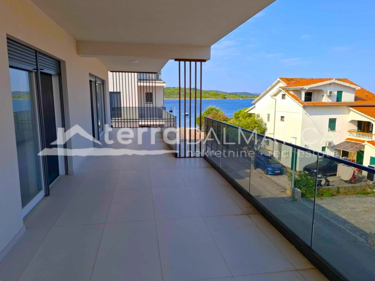 Neue Wohnung mit Top-Ausstattung und Meerblick - Srima, zweiter Stock + Dachterrasse