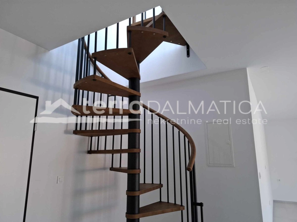 Neue Wohnung mit Top-Ausstattung und Meerblick - Srima, zweiter Stock + Dachterrasse