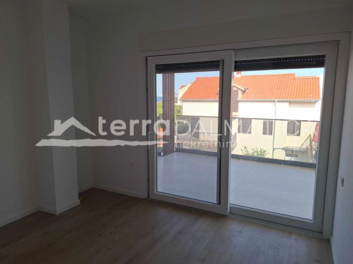 Neue Wohnung mit Top-Ausstattung und Meerblick - Srima, zweiter Stock + Dachterrasse