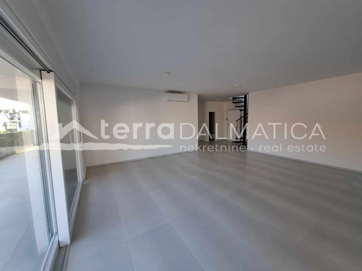 Neue Wohnung mit Top-Ausstattung und Meerblick - Srima, zweiter Stock + Dachterrasse