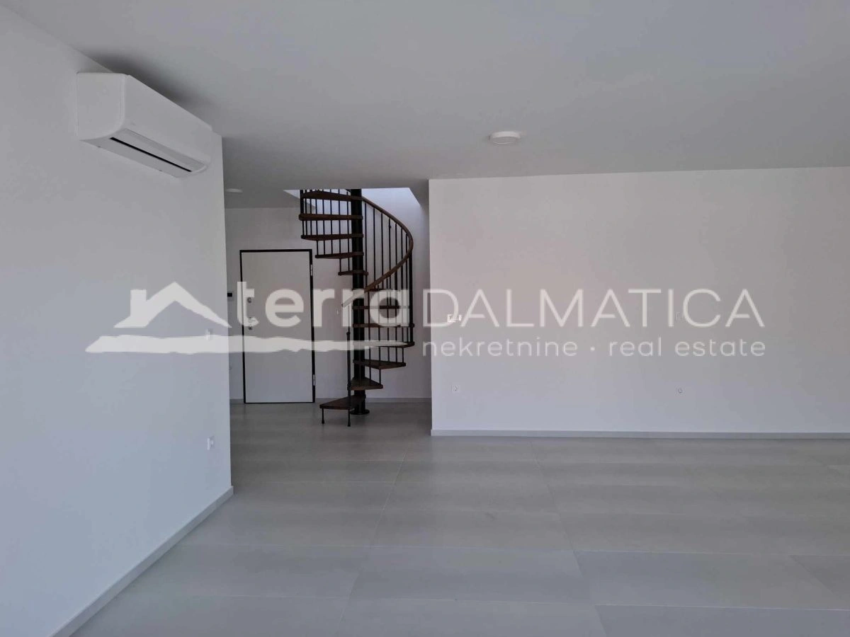 Neue Wohnung mit Top-Ausstattung und Meerblick - Srima, zweiter Stock + Dachterrasse