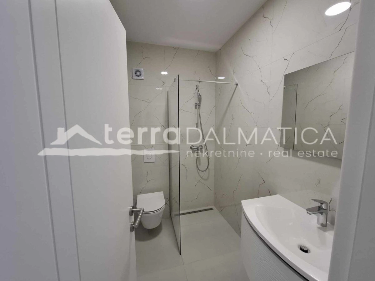 Neue Wohnung mit Top-Ausstattung und Meerblick - Srima, zweiter Stock + Dachterrasse