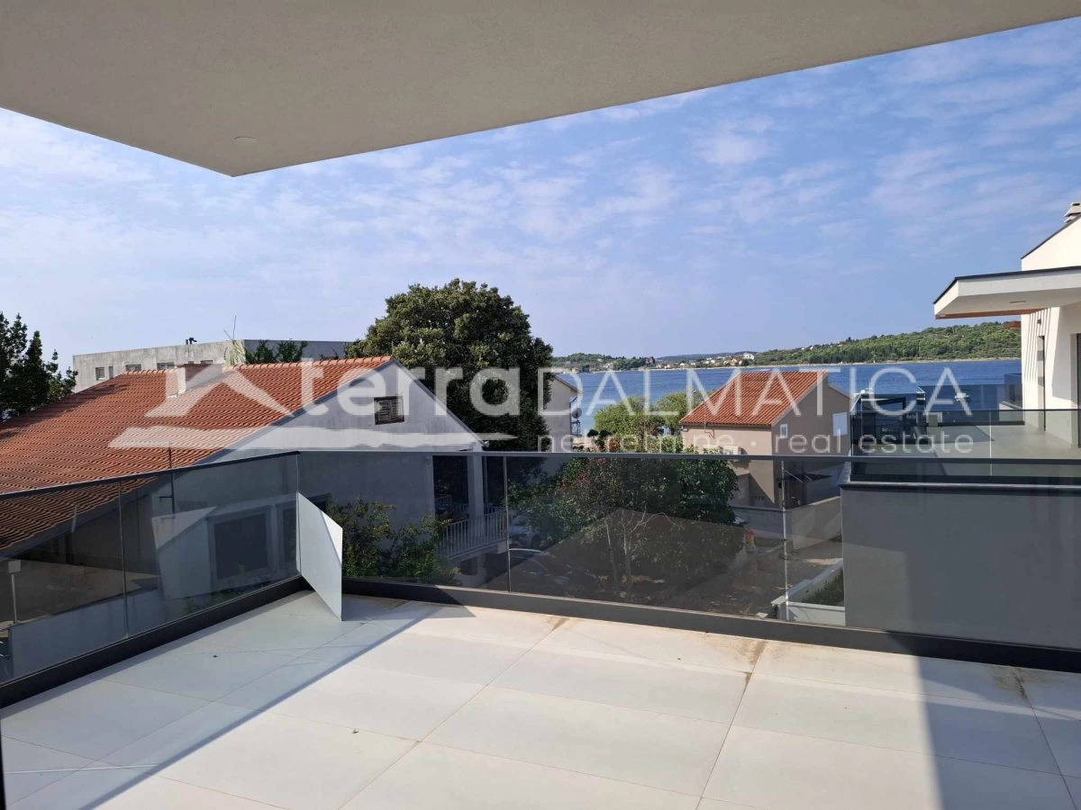 Luxuswohnung im 2. Stock mit geräumiger Dachterrasse - Srima bei Vodice