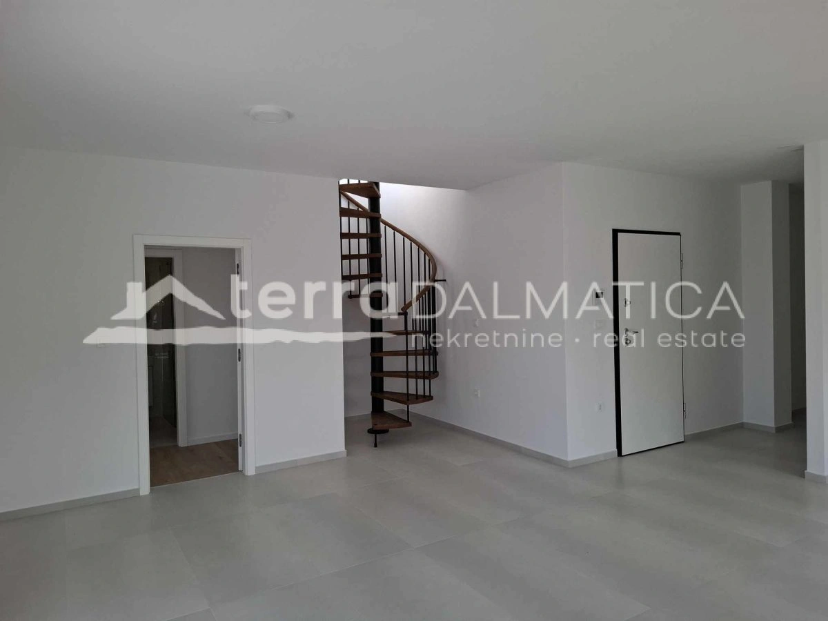 Luxuswohnung im 2. Stock mit geräumiger Dachterrasse - Srima bei Vodice