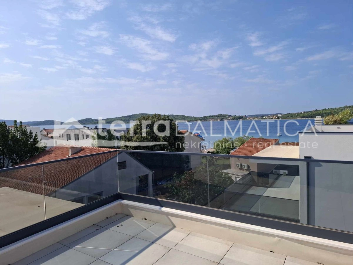 Luxuswohnung im 2. Stock mit geräumiger Dachterrasse - Srima bei Vodice