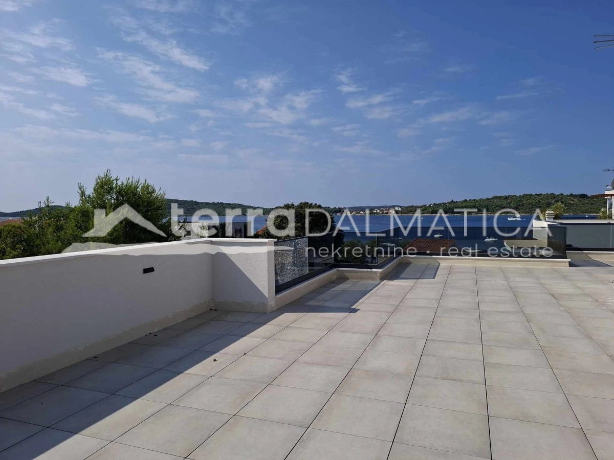 Luxuswohnung im 2. Stock mit geräumiger Dachterrasse - Srima bei Vodice