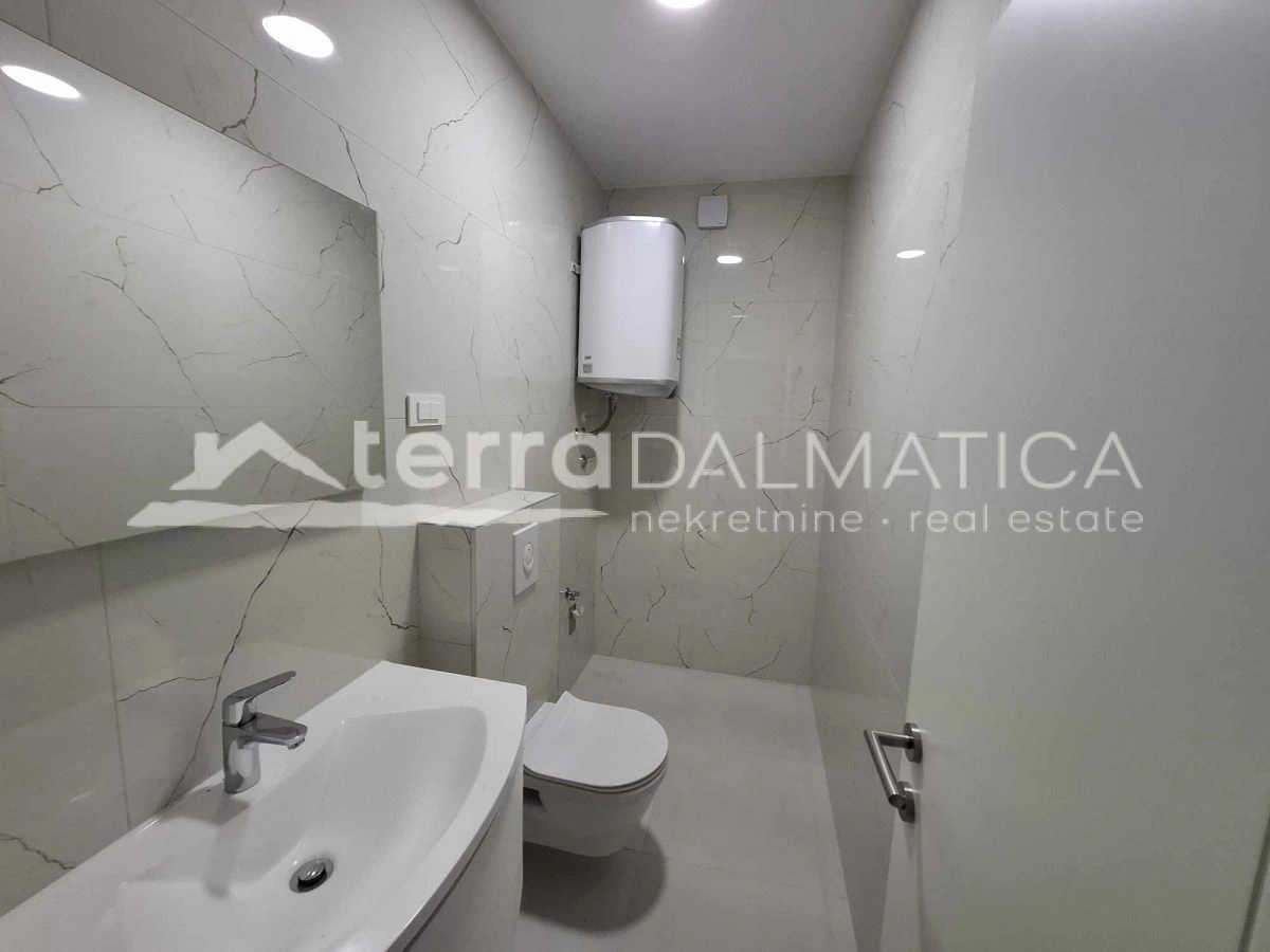 Luxuswohnung im 2. Stock mit geräumiger Dachterrasse - Srima bei Vodice