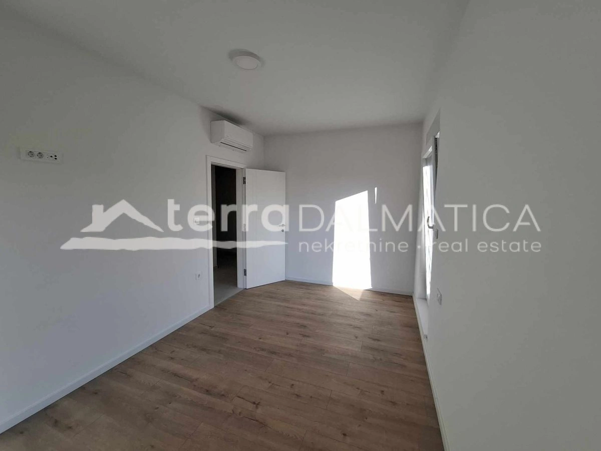 Luxuswohnung im 2. Stock mit geräumiger Dachterrasse - Srima bei Vodice