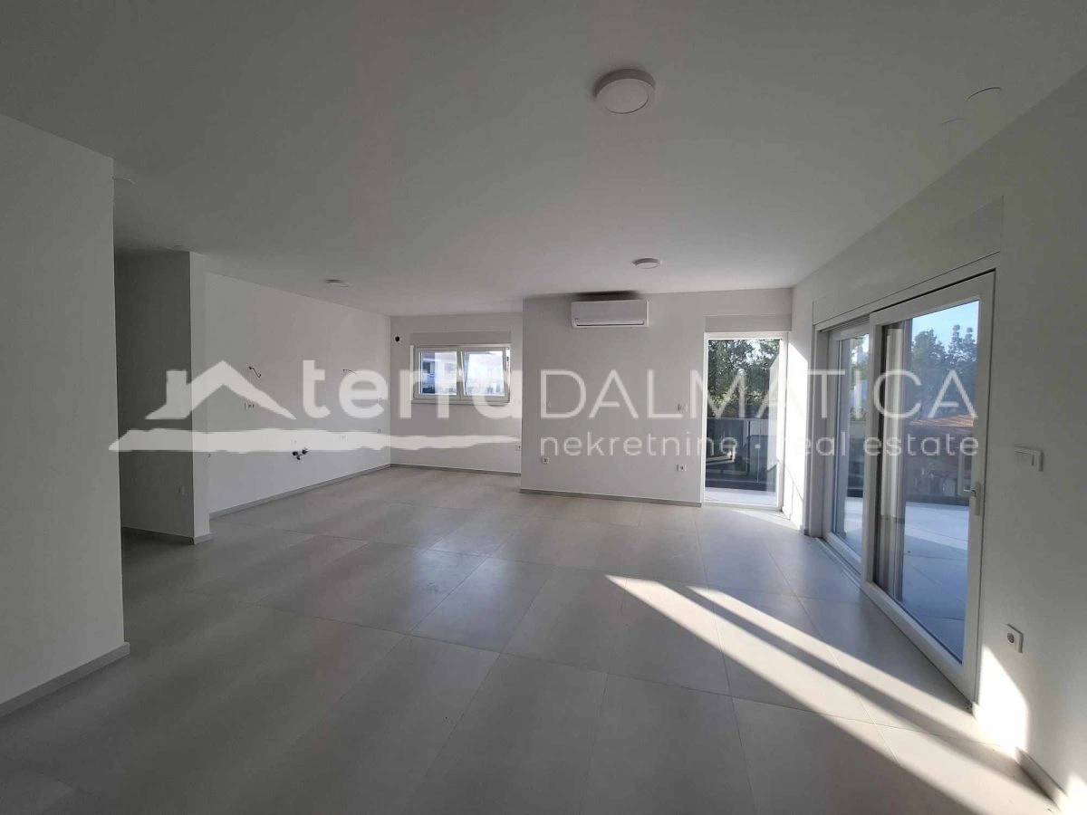 Luxuswohnung im 2. Stock mit geräumiger Dachterrasse - Srima bei Vodice