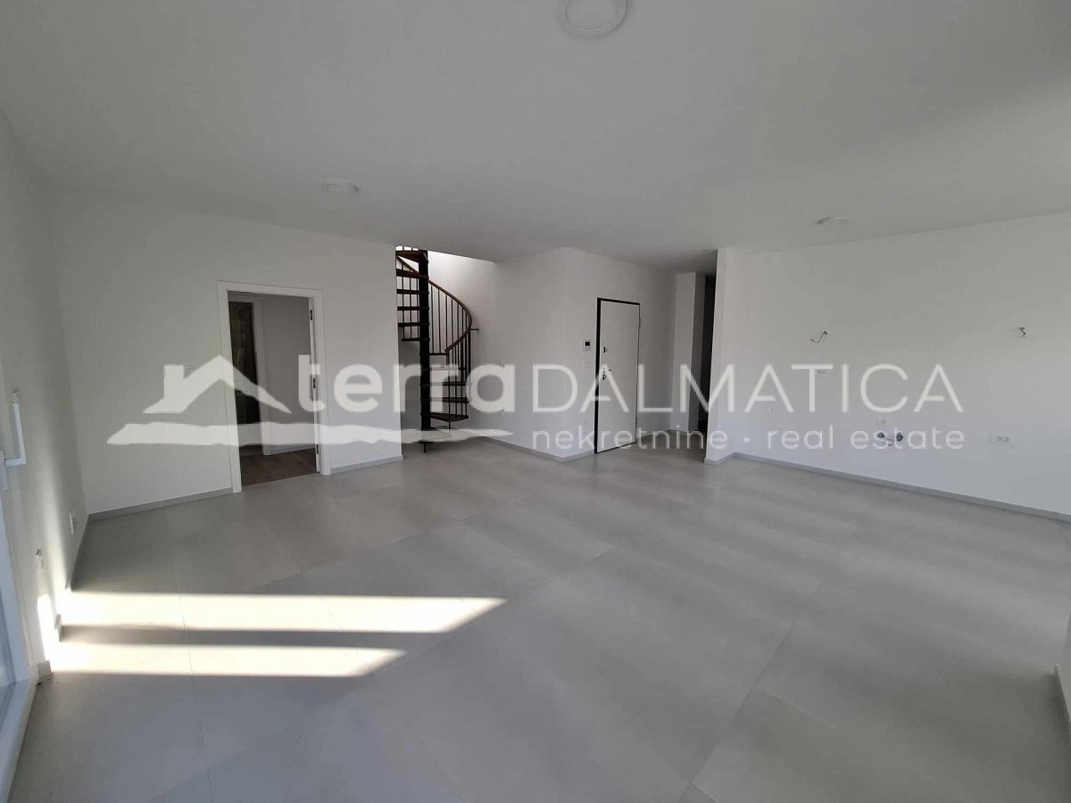 Luxuswohnung im 2. Stock mit geräumiger Dachterrasse - Srima bei Vodice